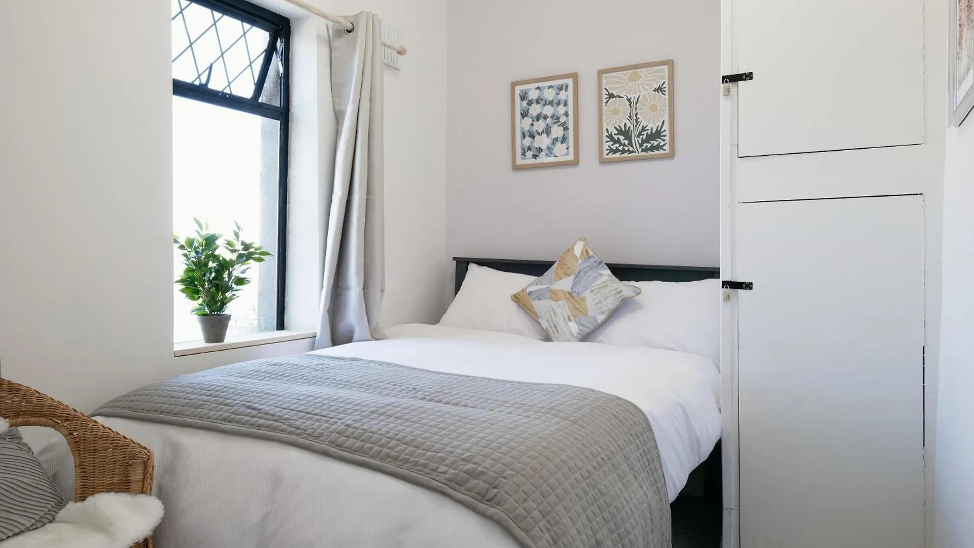 2 Bedroom House 12 Rutland Dublin Villa